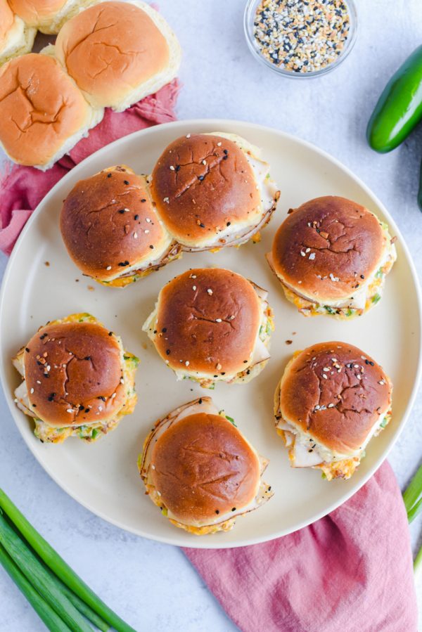 Cheesy Chicken Jalapeño Popper Sliders My Modern Cookery